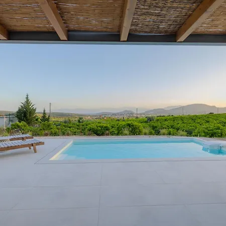 Citrus With Pool And Sea View Near Nafplio